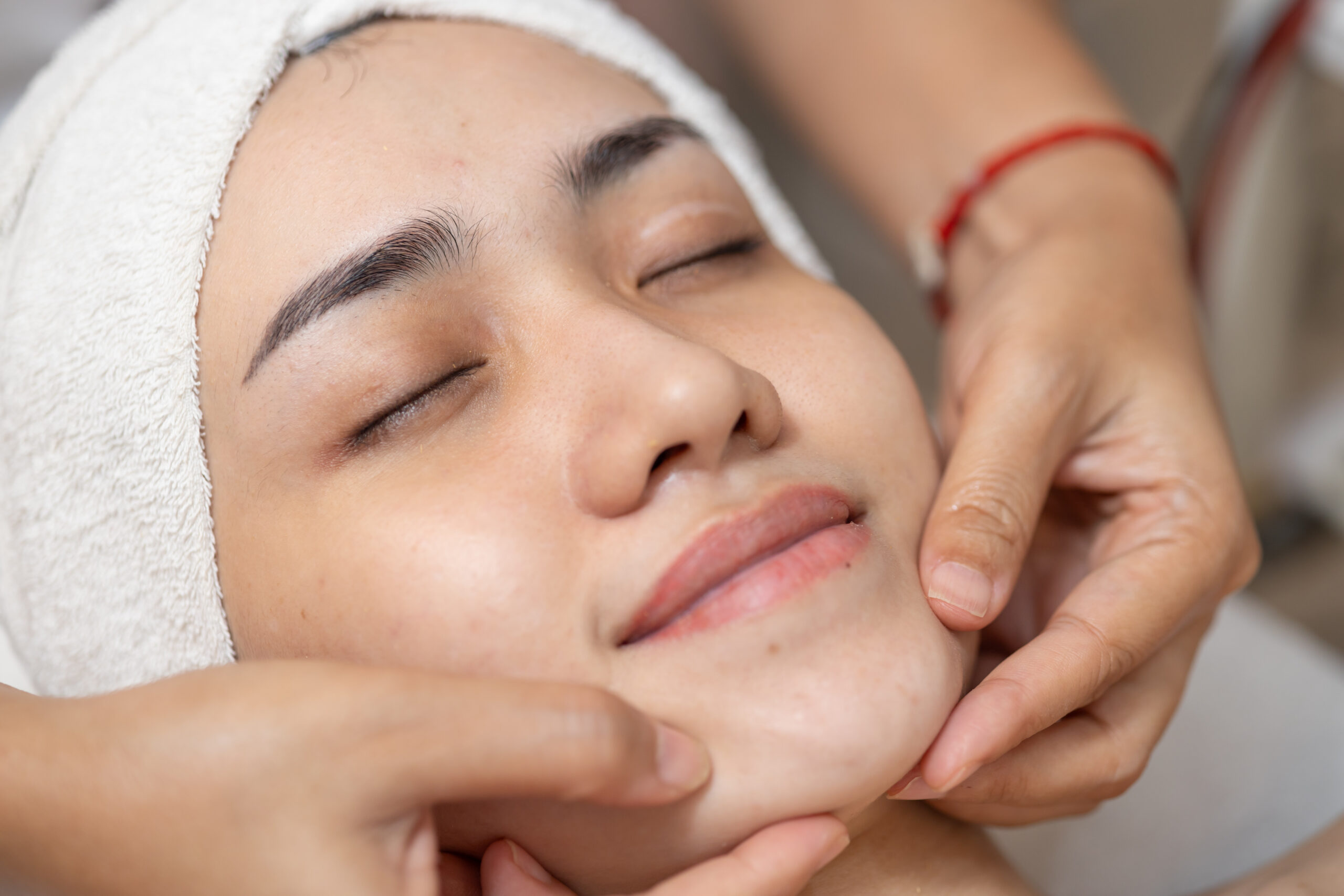 Beauty Women Facial Hand Finger Press Massage In Spa, Face Skin Treatment Body Care Relax Claim